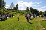 Idyllisk med nyslått plen og hageleker.
